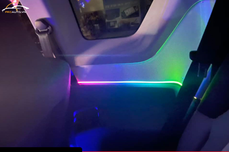 Độ LED viền nội thất xe Vinfast VF3 vị trí cạnh trần xe