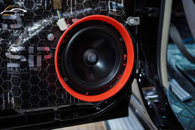 Độ loa xe Volvo EC40 hệ thống âm thanh Mosconi One 130.4