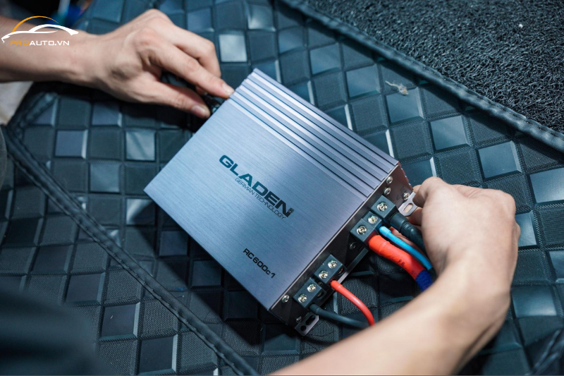 Độ loa xe Volvo EC40 nâng cấp amply chất lượng, uy tín