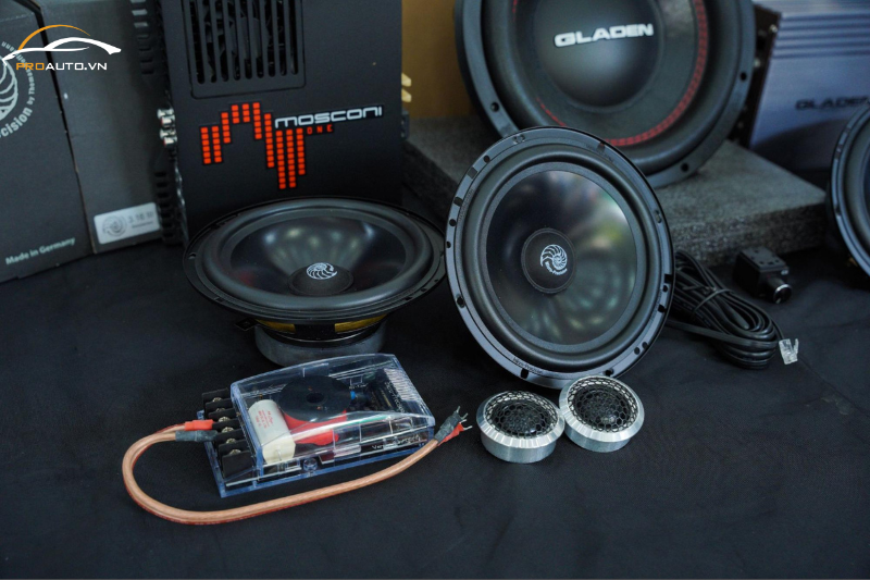 Độ loa xe Volvo EC40 thương hiệu Mosconi