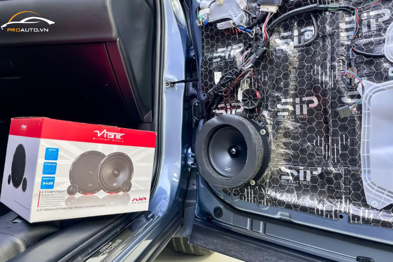 Độ loa xe Volvo EC40 thương hiệu Vibe PULSE 4