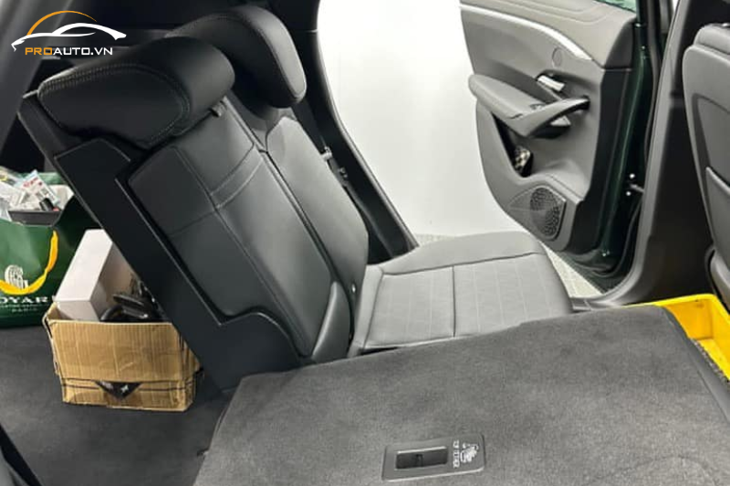 Độ ngả ghế băng sau cho Vinfast VF7 ngả 10 độ so với nguyên bản