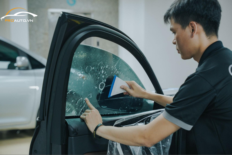 Dụng cụ chuyên dùng dán phim cách nhiệt xe KIA Sportage 2025 tại PROAUTO.VN