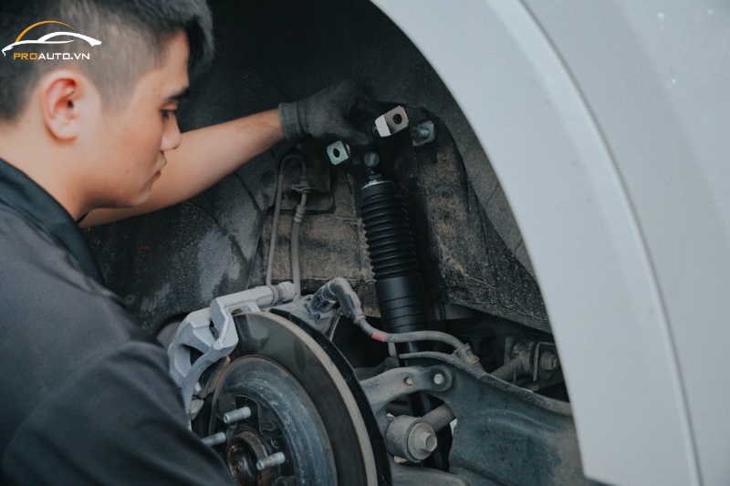 Hình ảnh nâng cấp phuộc dòng xe KIA Carnival tại PROAUTO.VN