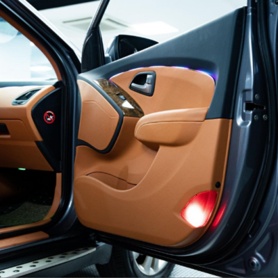 Hình ảnh thi công bọc da ghế xe Volvo EC40 vị trí tapi và taplo tại PROAUTO.VN