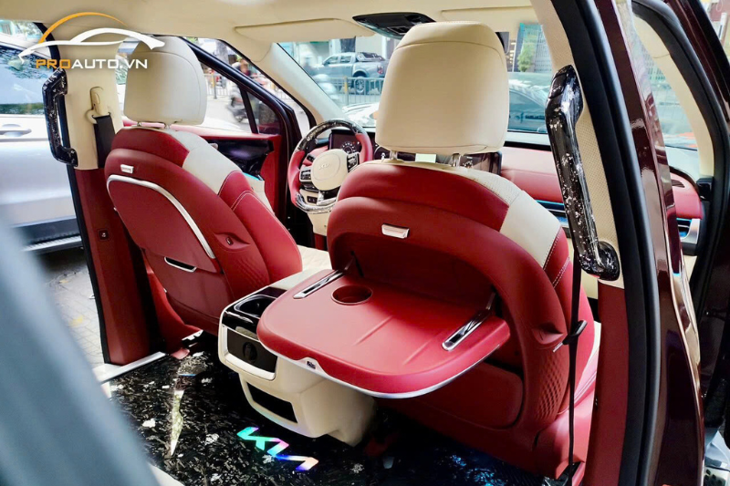 Hình ảnh thi công lắp đặt bàn xếp Custin chính hãng xe KIA tại PROAUTO.VN