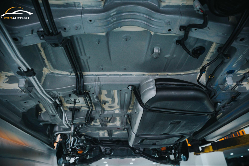 Hình ảnh trước khi phủ gầm xe Volvo EC40 tại PROAUTO.VN 