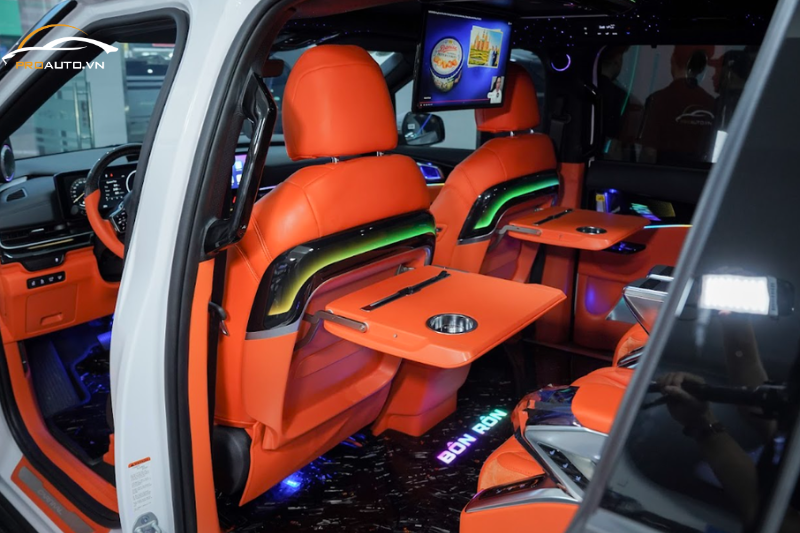Hình thi công lắp đặt bàn chỉnh cơ có led ô tô tại PROAUTO.VN