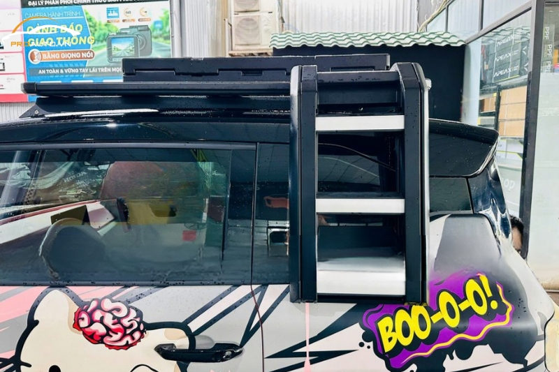 Hỗ trợ lên xuống mui xe dễ dàng, an toàn khi độ cầu thang cho VF3