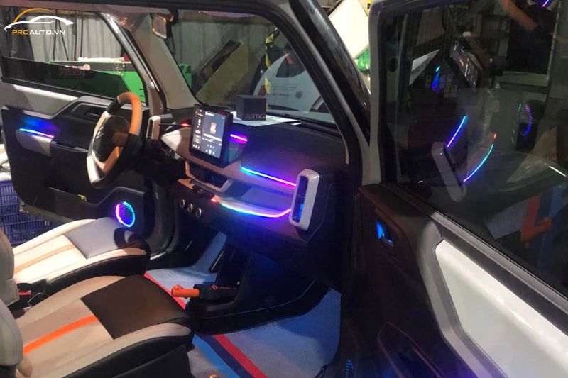 Không gian độ LED viền nội thất xe Vinfast VF3