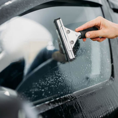 Mẹo dán phim cách nhiệt xe Volvo EC40 luôn bền đẹp