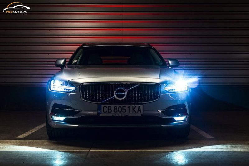 Một số lưu ý độ đèn xe Volvo EC40 chính hãng