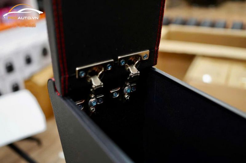 Ngăn chứa đồ rộng lớn trên bệ tỳ tay cho Vinfast VF3