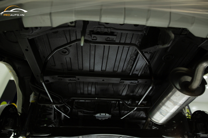 Phủ gầm xe Volvo EC40 có quan trọng không?