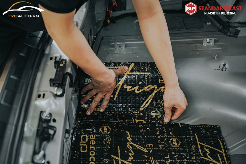 Quá trình thi công cách âm STP Aerocell QP Intrigo tại PROAUTO.VN
