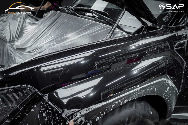 Dán PPF xe Volvo EC40 với độ bóng cao