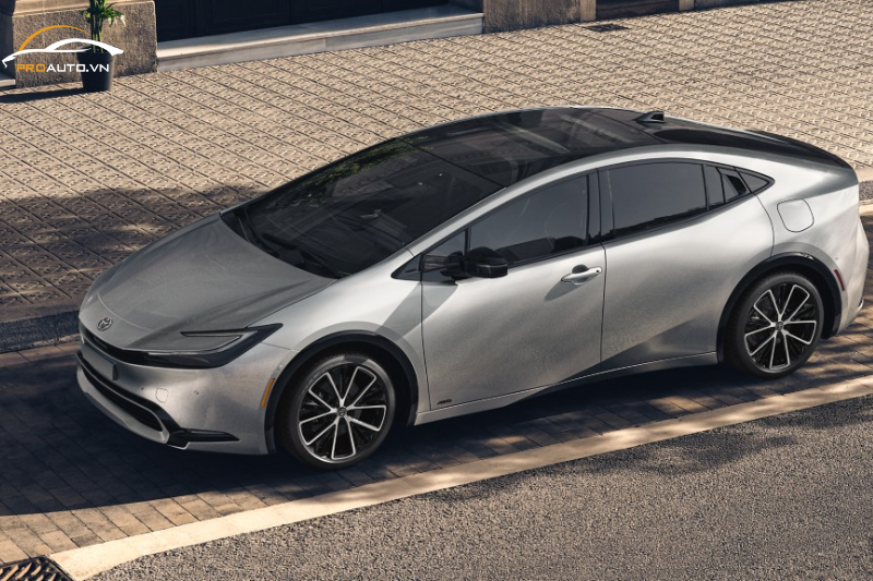 Thân xe Toyota Prius với những đường gân dập nổi tạo dáng thể thao