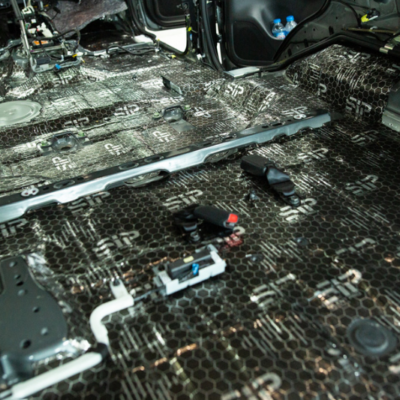  Có cần cách âm chống ồn xe Volvo EC40 không?