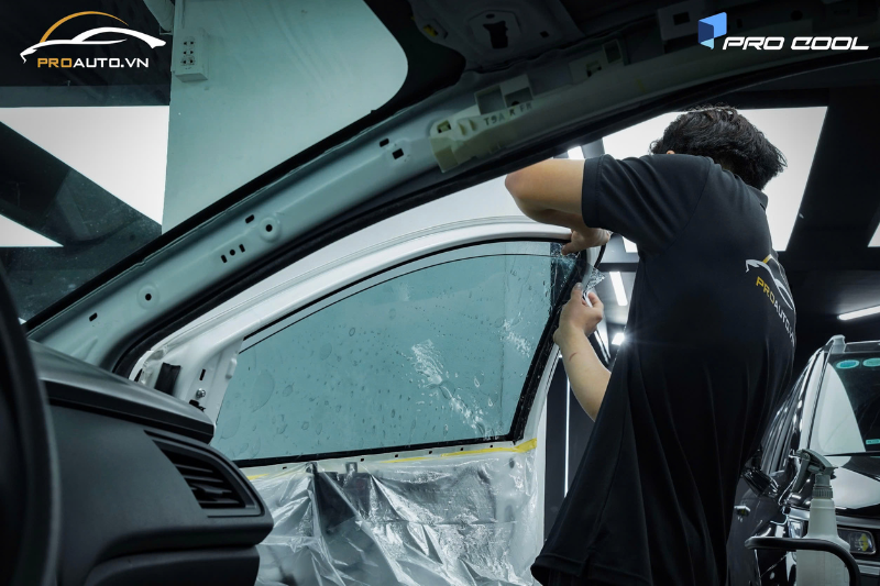 Dán phim cách nhiệt xe Volvo EC40 thương hiệu Pro Cool tại PROAUTO.VN