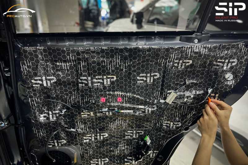 Cách âm chống ồn xe Nissan Navara 2025 vị trí cửa