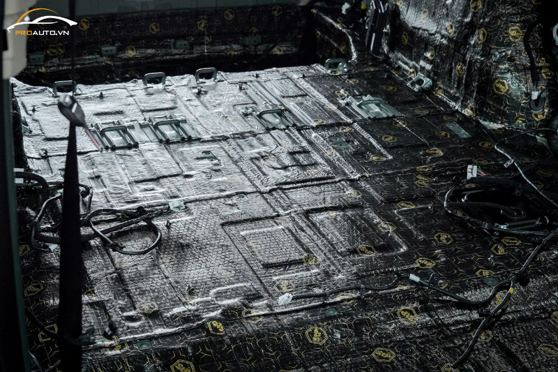 Cách âm chống ồn xe Nissan Navara 2025 vị trí sàn