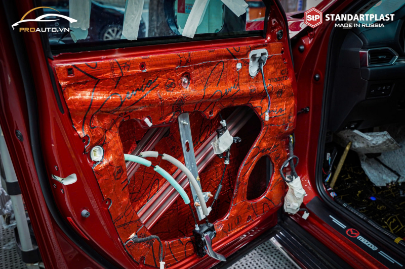 Cách âm chống ồn xe Volkswagen Arteon 2025 vị trí cánh cửa