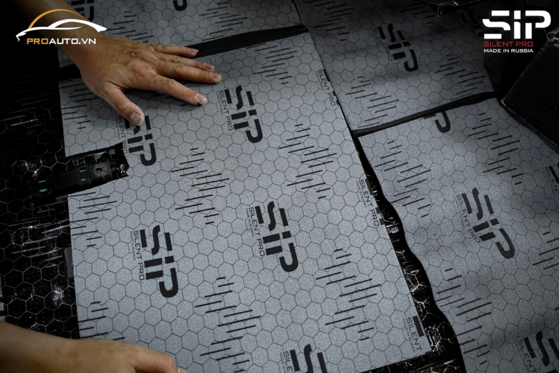 Cách âm kết hợp tiêu âm nhằm tăng hiệu quả cách âm chống ồn xe Volkswagen Arteon 2025