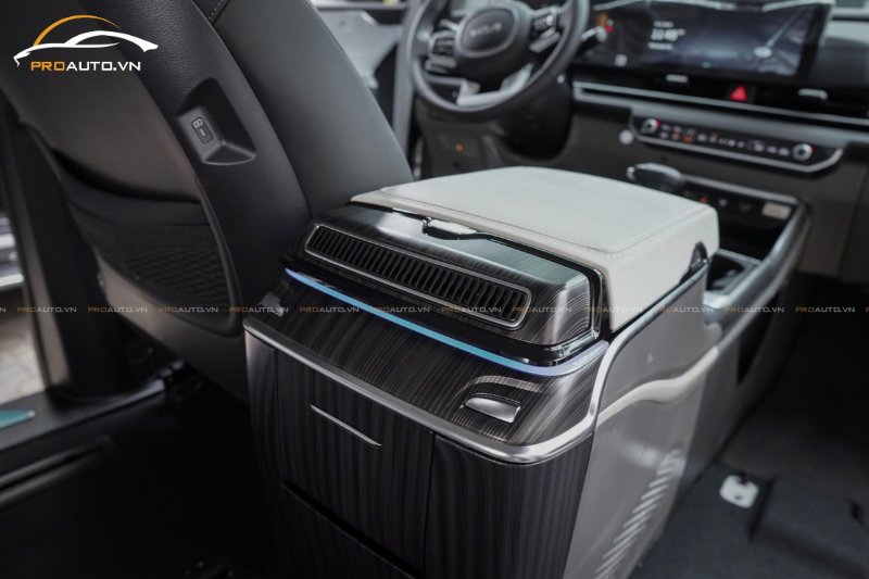 Con ngựa Kia Carnival có lọc không khí và khuếch tán nước hoa