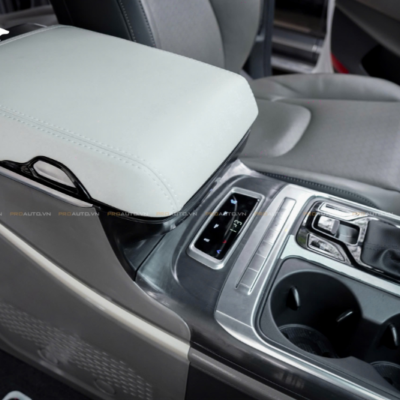 Con ngựa Kia Carnival tích hợp tủ lạnh mini 2 trong 1