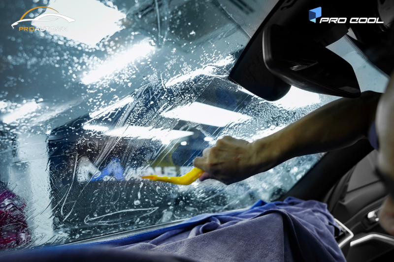 Dán phim cách nhiệt - Phụ kiện đồ chơi xe MG Cyberster