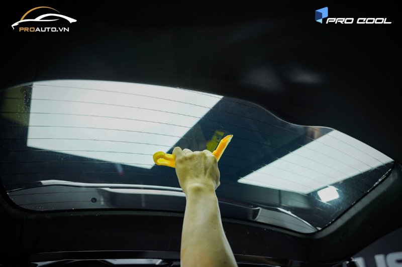 Dán phim cách nhiệt xe Volkswagen Arteon 2025 cần kỹ thuật chuyên môn cao