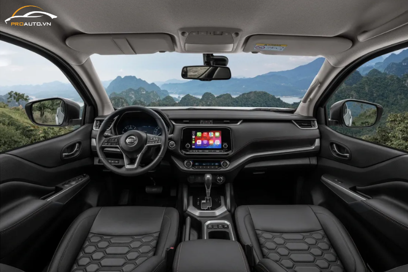 Dòng loa nguyên bản trước khi độ loa xe Nissan Navara 2025