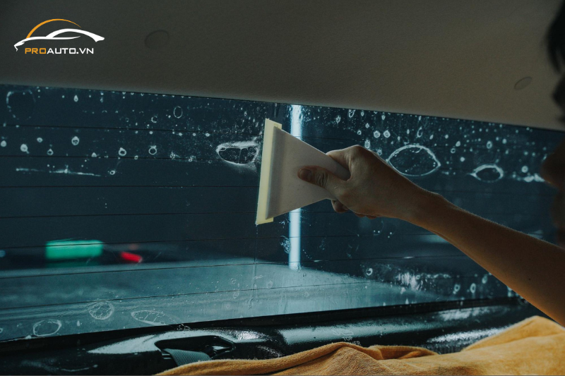 Dụng cụ chuyên dụng dán phim cách nhiệt xe Nissan Navara 2025 tại PROAUTO.VN