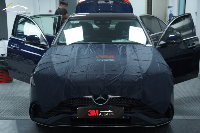 Giá phim cách nhiệt ô tô 4 chỗ - Mercedes C300 dán phim cách nhiệt 3M