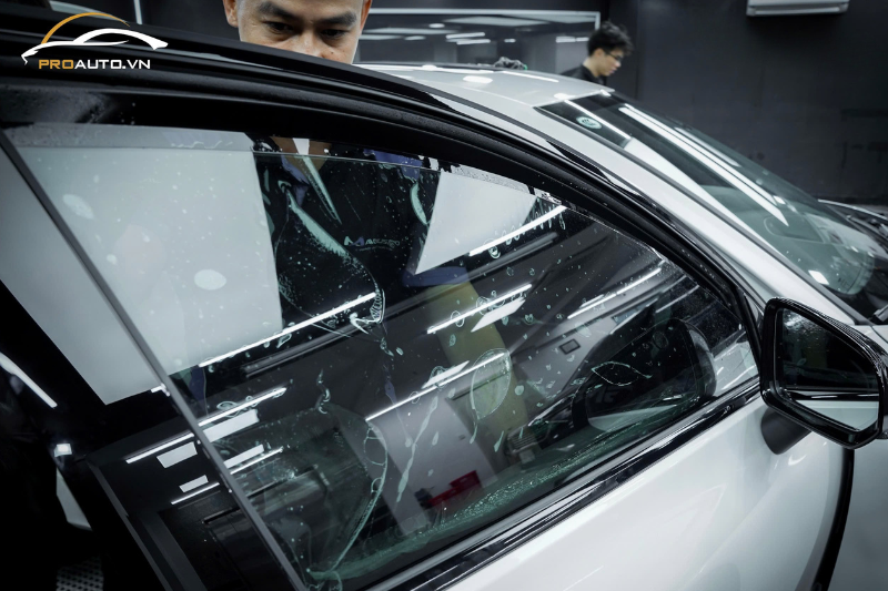 Giá phim cách nhiệt ô tô 4 chỗ thương hiệu Xpel