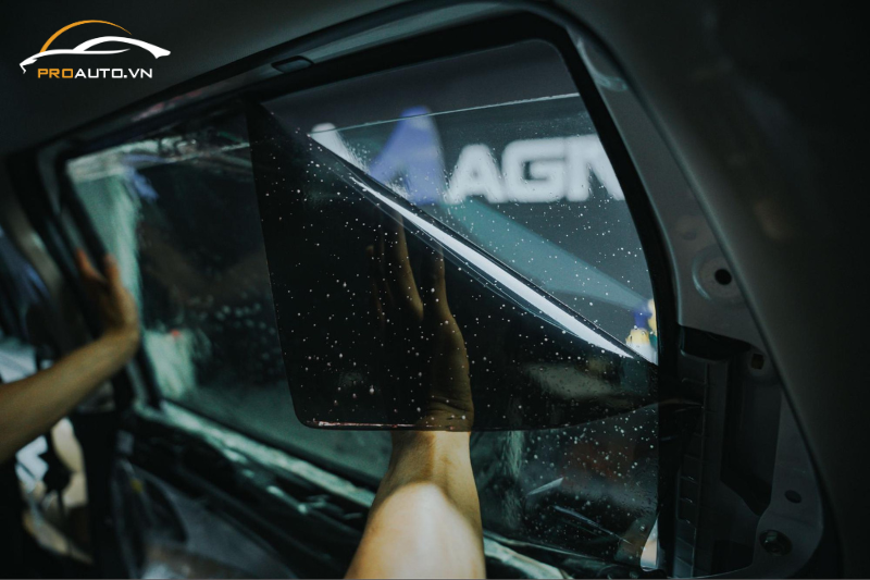 Giá phim cách nhiệt xe 7 chỗ - Kinh nghiệm chủ xe cần biết