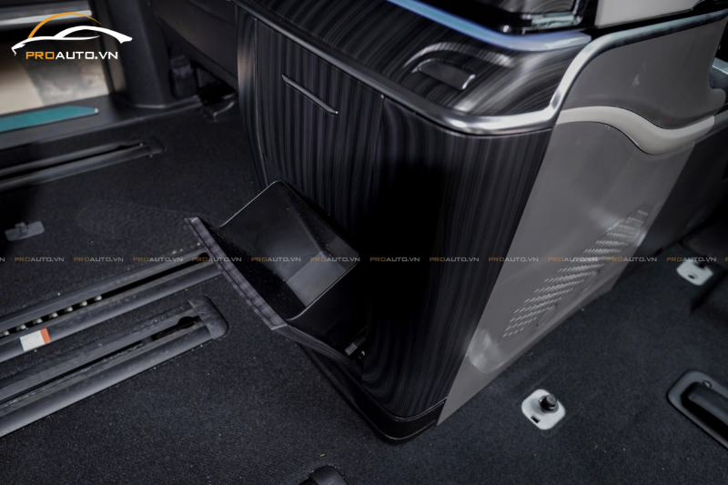 Hộc chứa đồ tích hợp trong con ngựa Kia Carnival