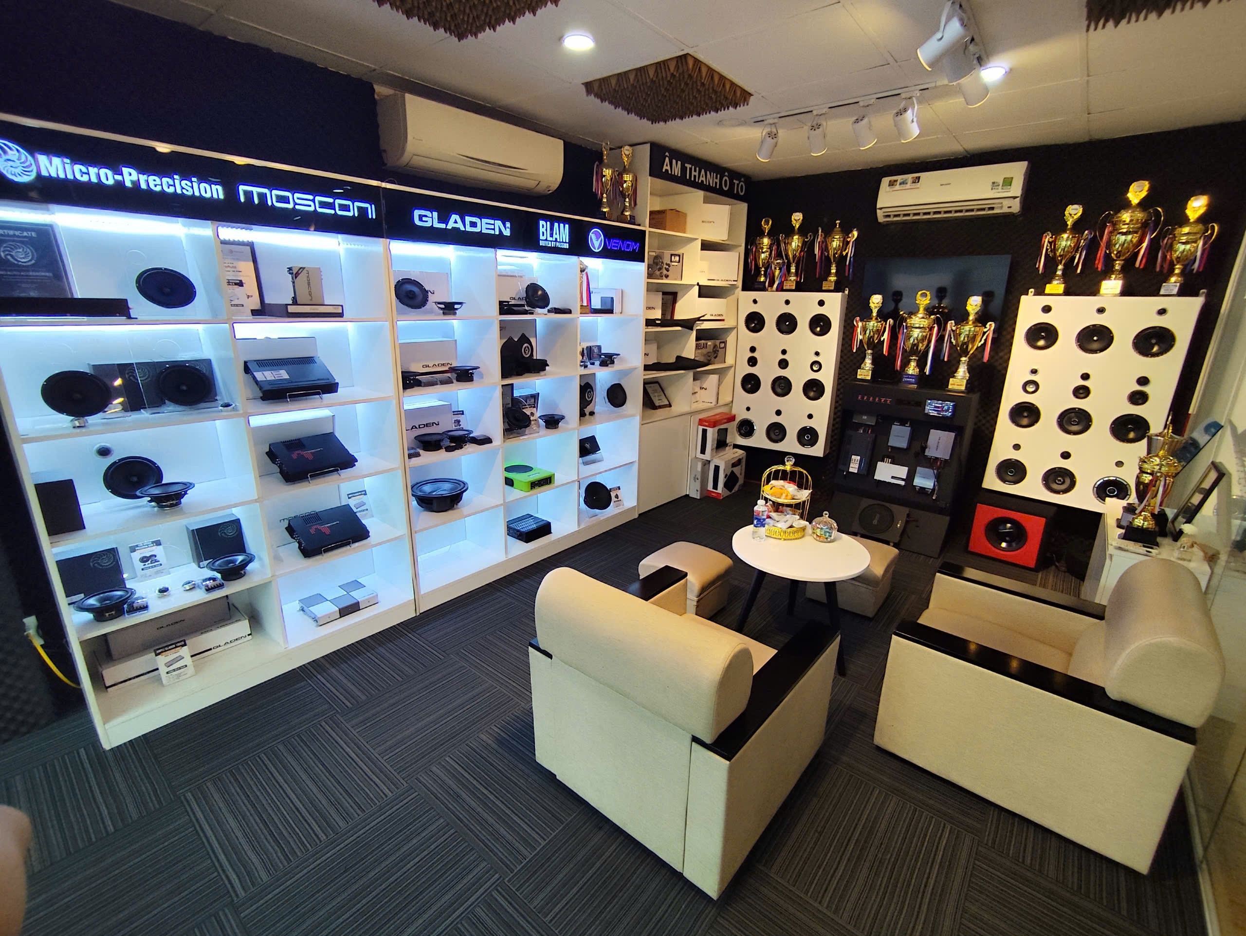 Khu vực trưng bày thương hiệu âm thanh tại PROAUTO