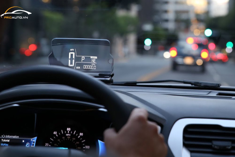 Kinh nghiệm lắp đặt màn hình HUD cho xế hộp chủ xe cần biết