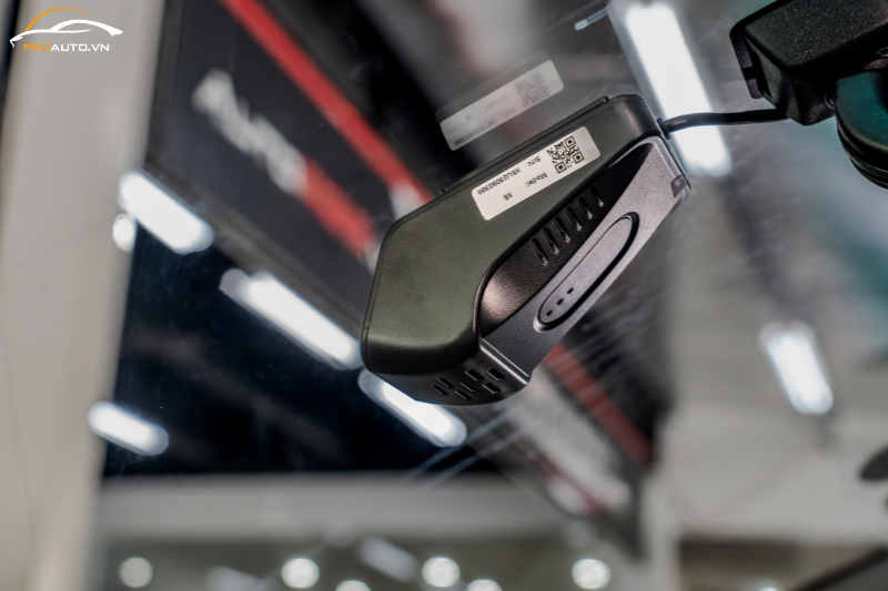 Lắp đặt camera hành trình X5 TEYES thuận tiện