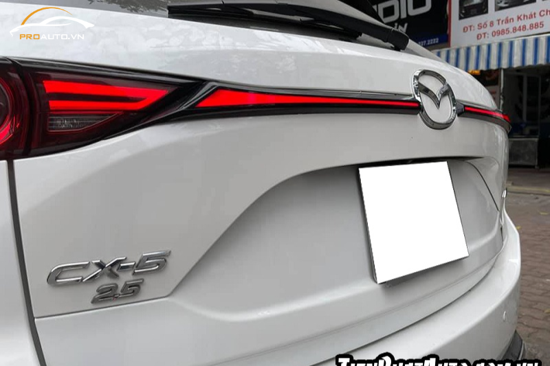 Led ngang cốp - Phụ kiện đồ chơi xe Mazda CX5 2025