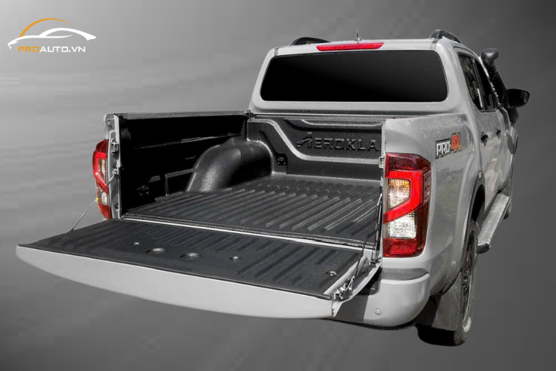 Lót thùng xe bán tải - Top 20 phụ kiện đồ chơi xe Nissan Navara 2025