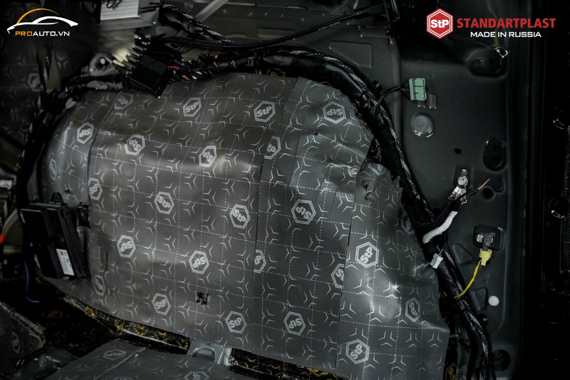 Lưu ý dán cách âm chống ồn xe Nissan Navara 2025 chính hãng