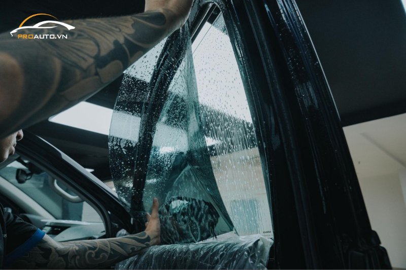Lưu ý khi dán phim cách nhiệt xe Nissan Navara 2025 chủ xe cần biết