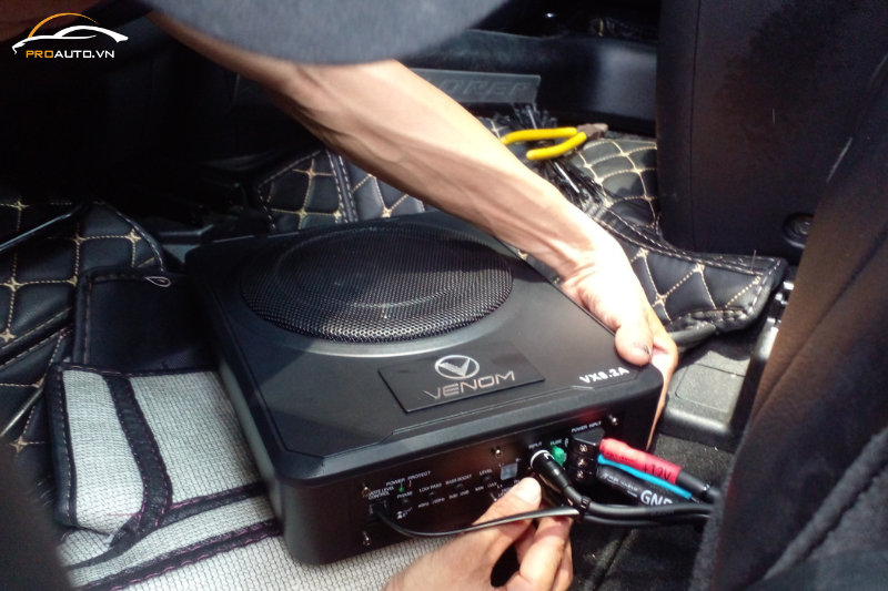 Sub điện độ loa xe Nissan Navara 2025