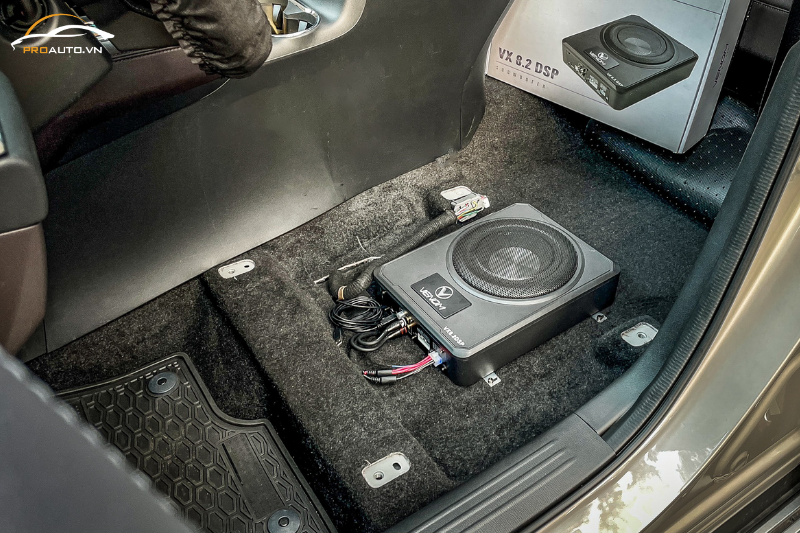 Sub điện Venom độ loa xe Nissan Navara 2025