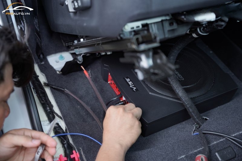 Sub điện Vibe độ loa xe Nissan Navara 2025