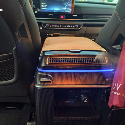 Tích hợp tẩu sạc và cổng USB, ổ điện cho con ngựa Kia Carnival