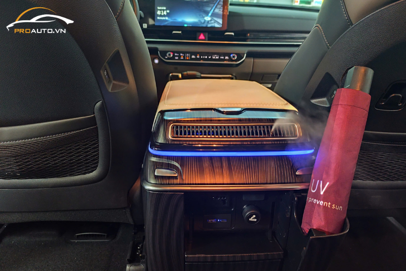 Tích hợp tẩu sạc và cổng USB, ổ điện cho con ngựa Kia Carnival