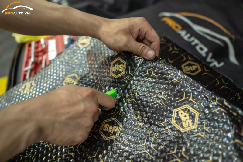 Vật liệu STP Black Gold cách âm chống ồn xe Nissan Navara 2025 chính hãng